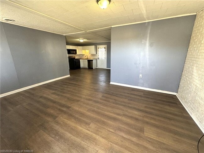 Building Photo - 107 S Oak St