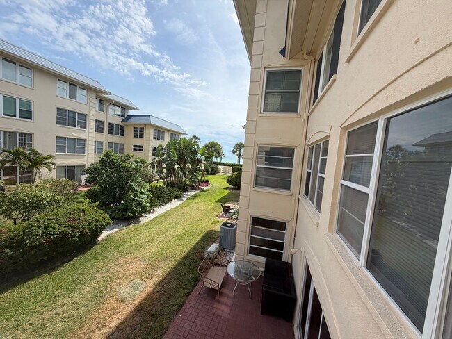 Building Photo - 3802 Gulf of Mexico Dr