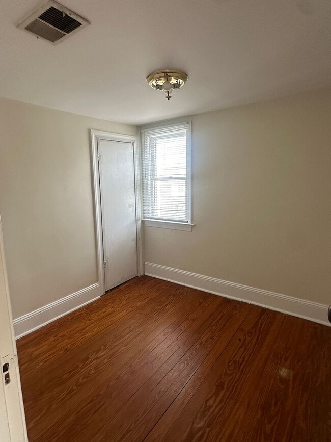 Building Photo - 18 W Whitlock Ave