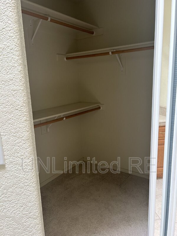 Building Photo - 2290 Interlake Dr