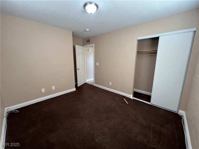 Building Photo - 1128 Greenway Dr
