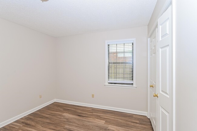 Building Photo - 6338 Northampton Dr