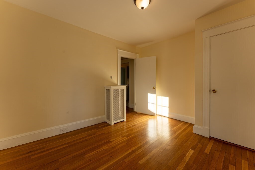 Building Photo - 86 Harnden Ave
