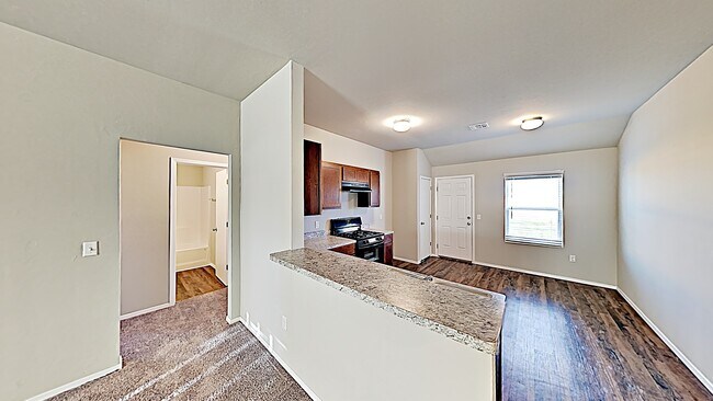 Building Photo - *MOVE IN SPECIAL: 2nd Month's Rent FREE, C...