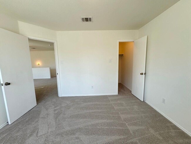 Building Photo - 2013 Rim Rock Dr