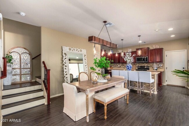 Building Photo - GORGEOUS home in THE KNOLLS at Power Ranch!