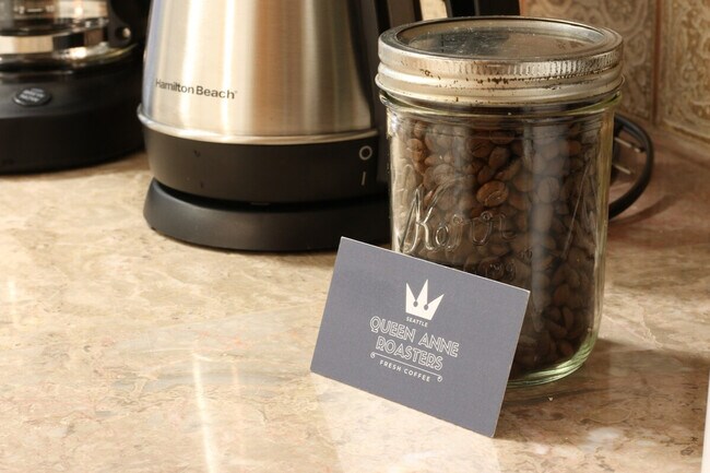 Building Photo - 2428 Alki Ave SW