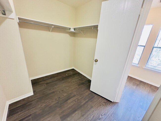 Building Photo - Spacious 4-Bedroom Home in Westwood – Lean...