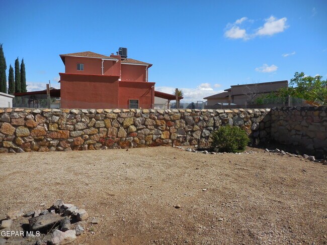 Building Photo - 14741 Calhoun Dr