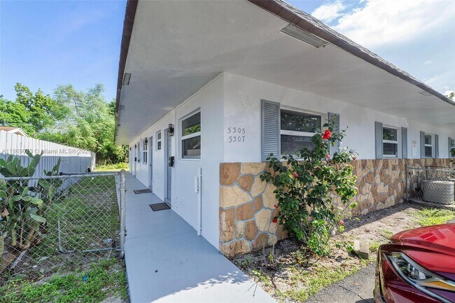 Building Photo - 5305 NW 18th St