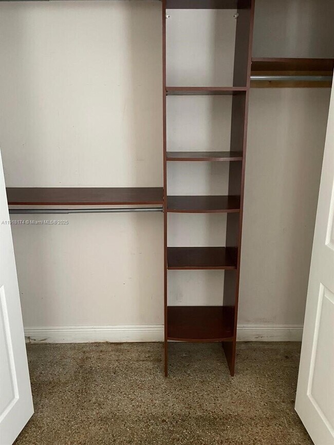 Building Photo - 846 SW 10th St