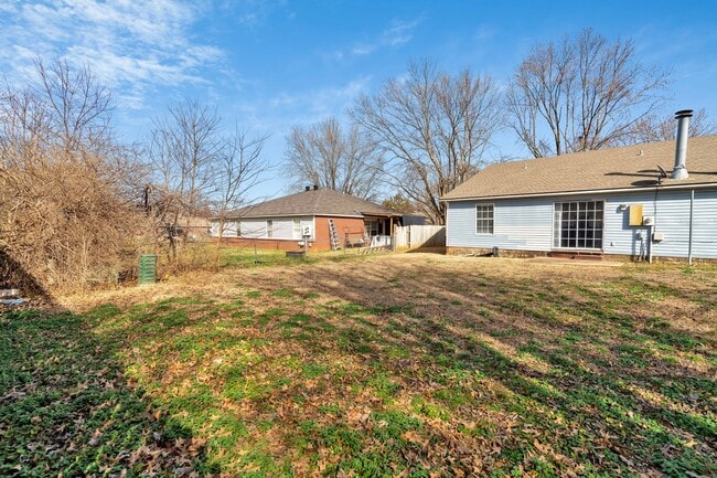 Building Photo - Newly remodeled 3 Bed 2 Bath Duplex!!