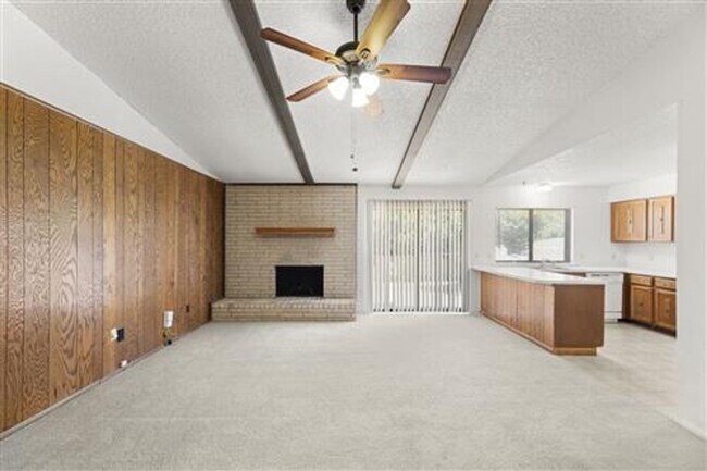 Building Photo - 2205 Foxcroft Ln