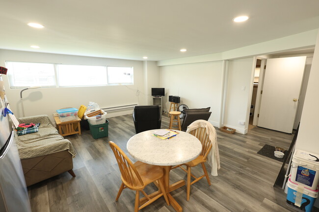 Building Photo - 5501 N Mango Ave
