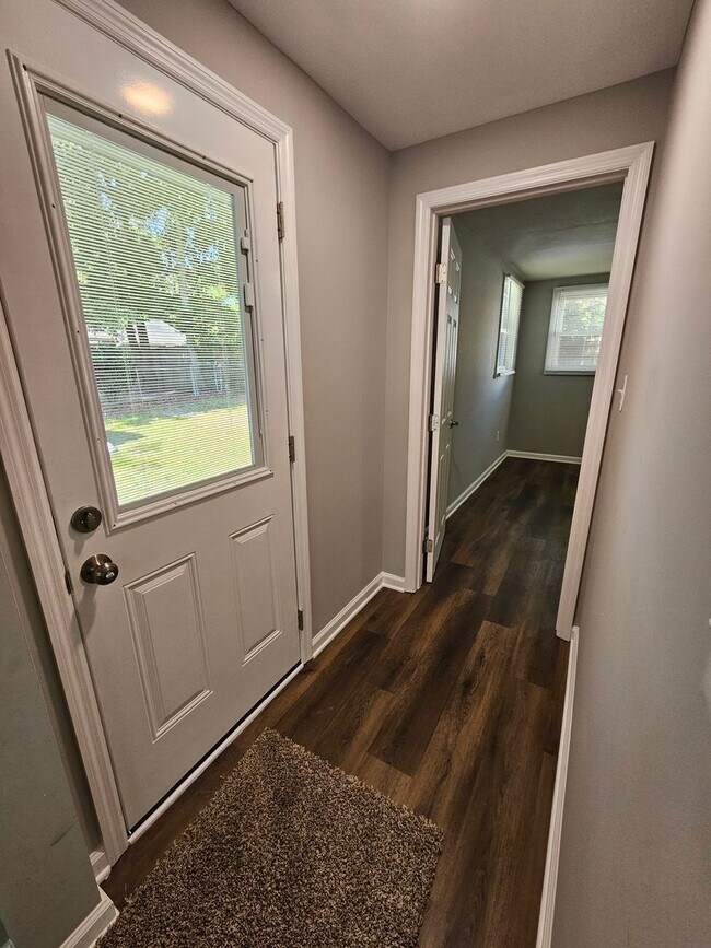 Building Photo - Fully Renovated Hanahan Home!