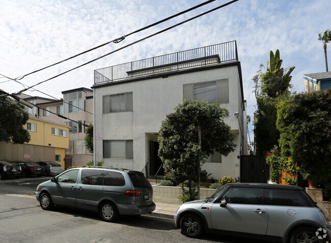 Building Photo - 117 Strand St