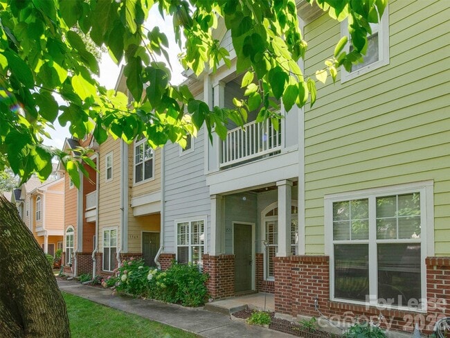 Building Photo - 1571 Pecan Ave