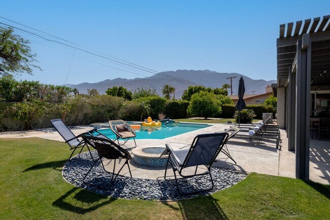 Building Photo - Family-Friendly Oasis in North Palm Springs
