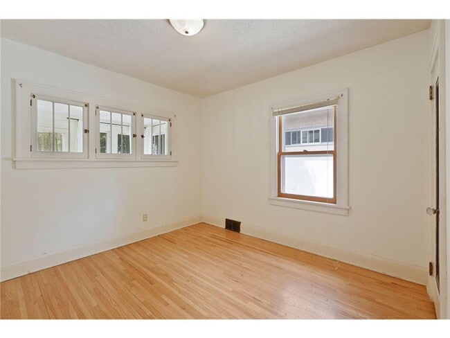 Building Photo - 2301 Benjamin St NE