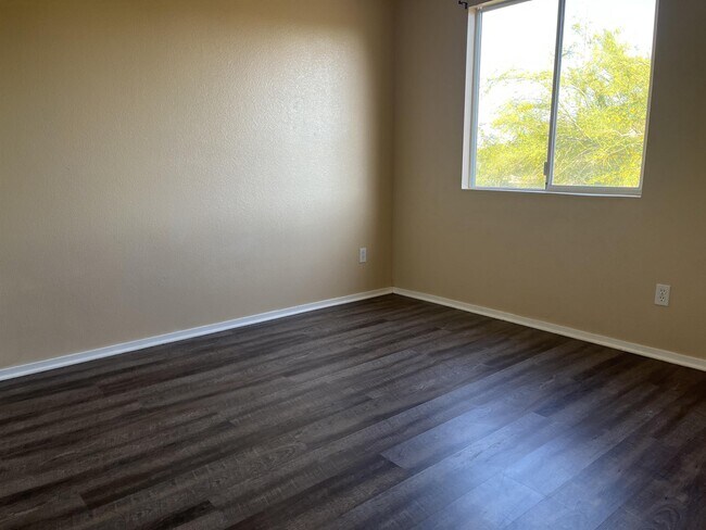 Building Photo - 1204 E Malibu Sands Ave