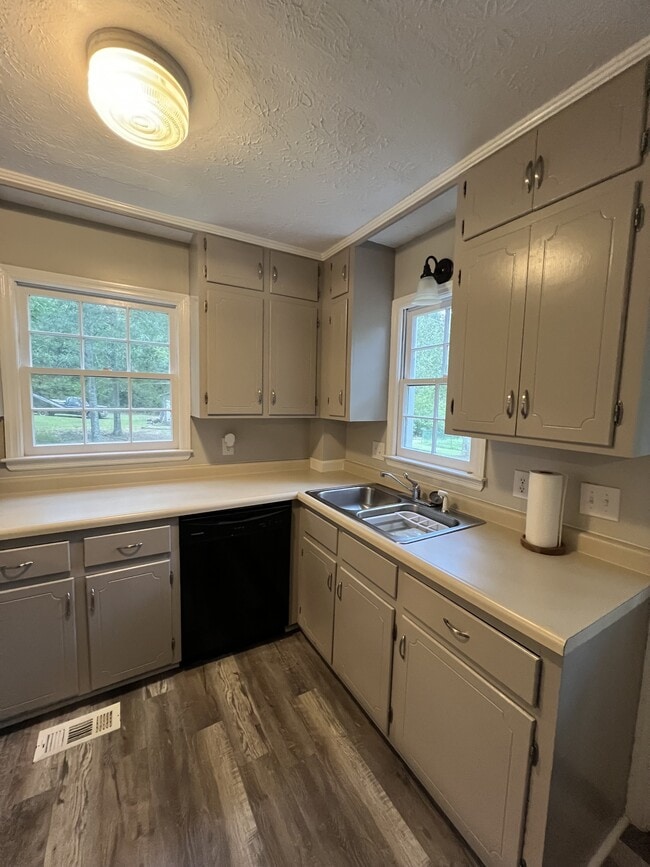 Building Photo - 1631 Rays Church Rd