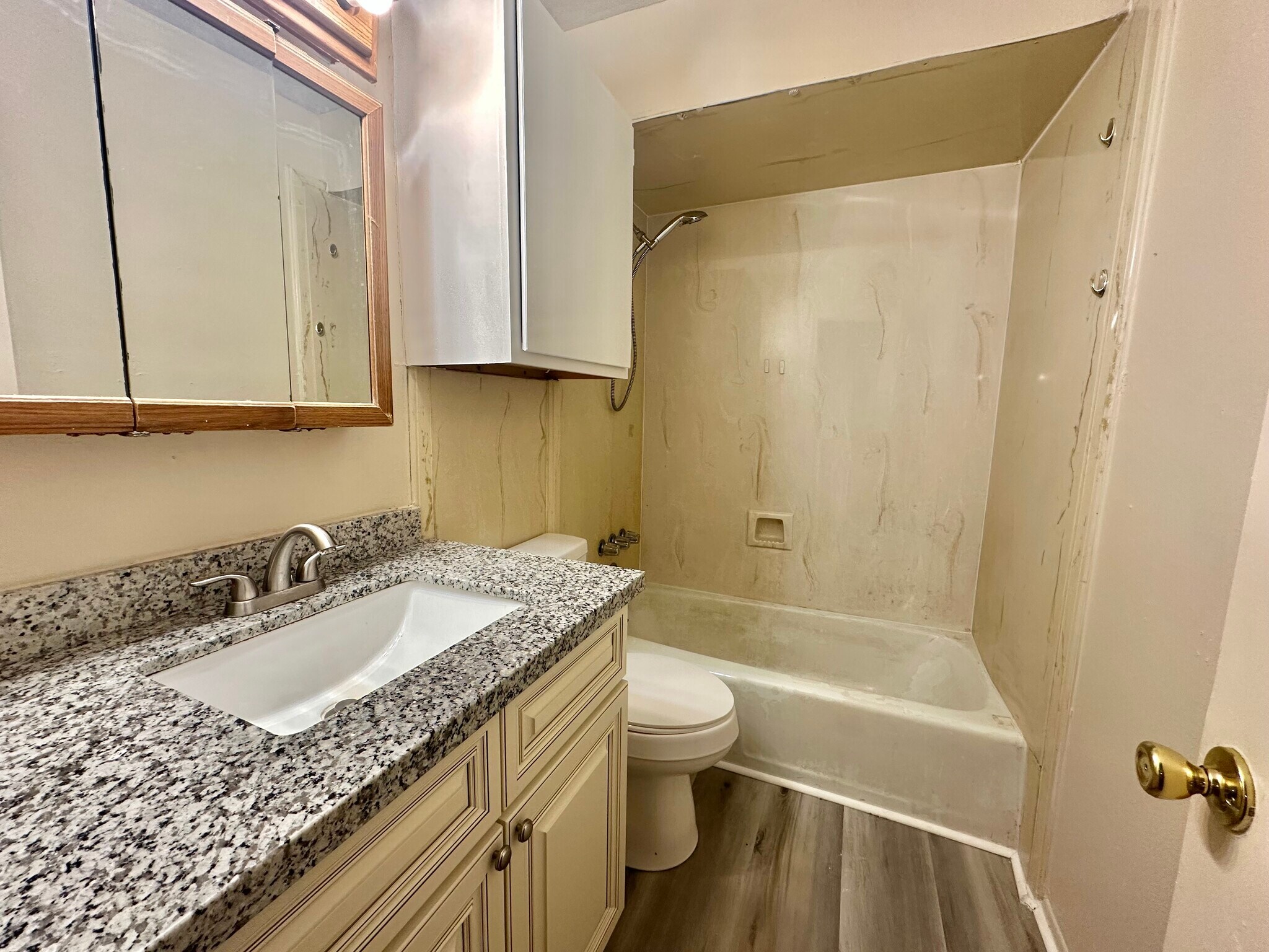 Building Photo - 2116 Manson Ave