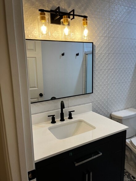 Building Photo - 426 Wynridge Dr