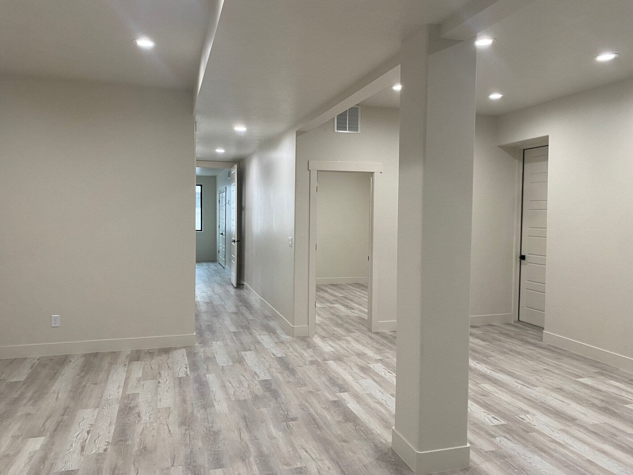 Building Photo - 2753 E Lake Vista Dr