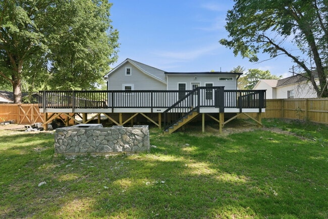 Building Photo - 1106 Attica St
