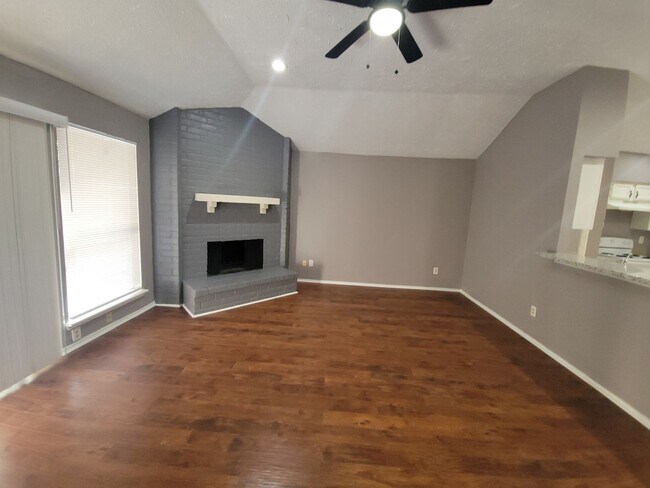 Building Photo - Beautiful spacious home available for rent !