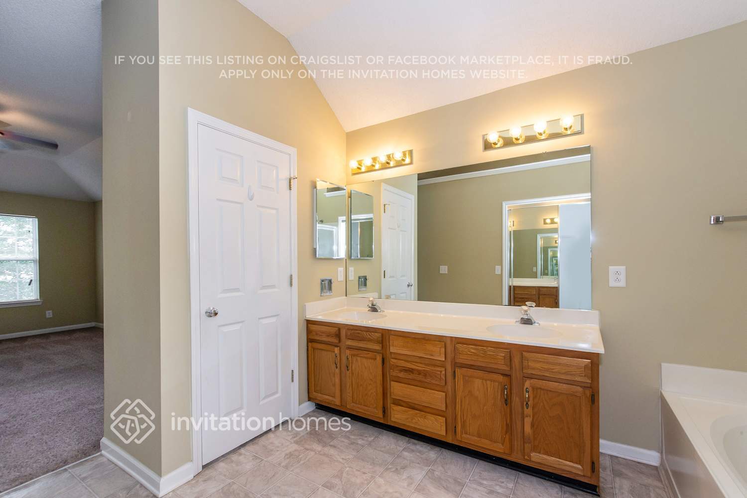 Building Photo - 1327 Yorkshire Pl NW