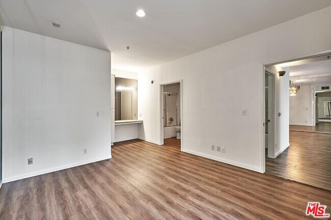 Building Photo - 500 S Berendo St