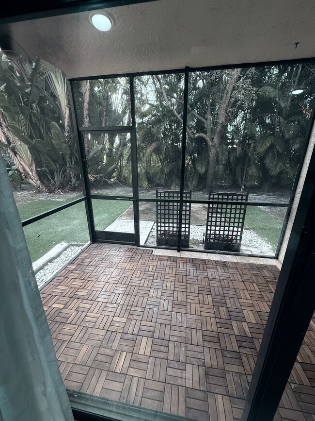 Building Photo - 140 S Cypress Rd