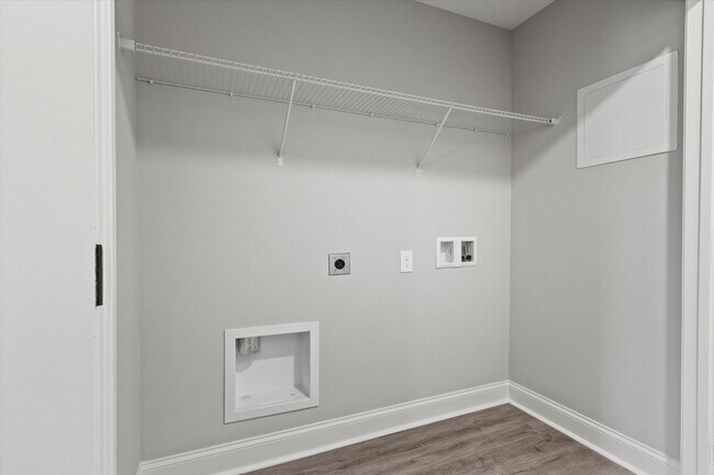 Building Photo - Stylish 4BR Townhome Living in the Heart o...