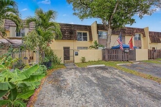 Building Photo - 3764 SW 60th Terrace