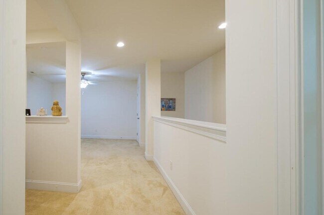 Building Photo - 411 Alamosa Pl