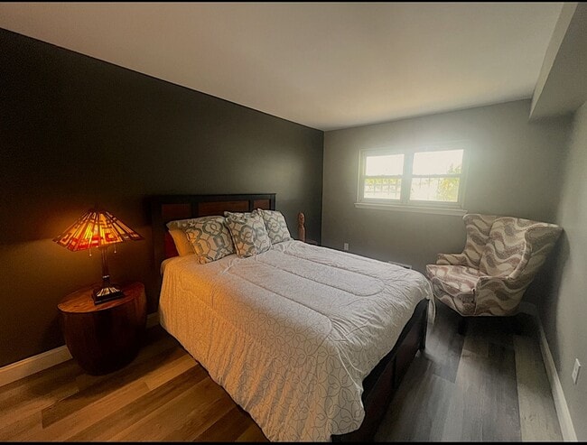 Building Photo - Charming 1-Bedroom Apartment Near JFK – Pr...