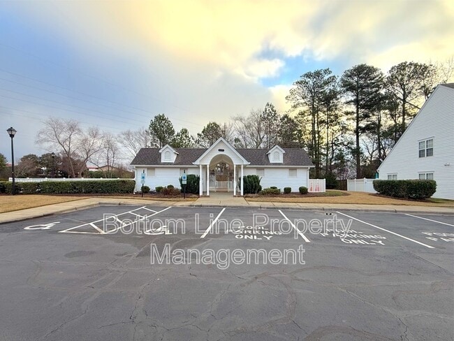 Building Photo - 224 Primrose Walk