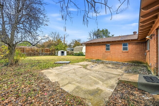 Building Photo - 6921 Greenlee St