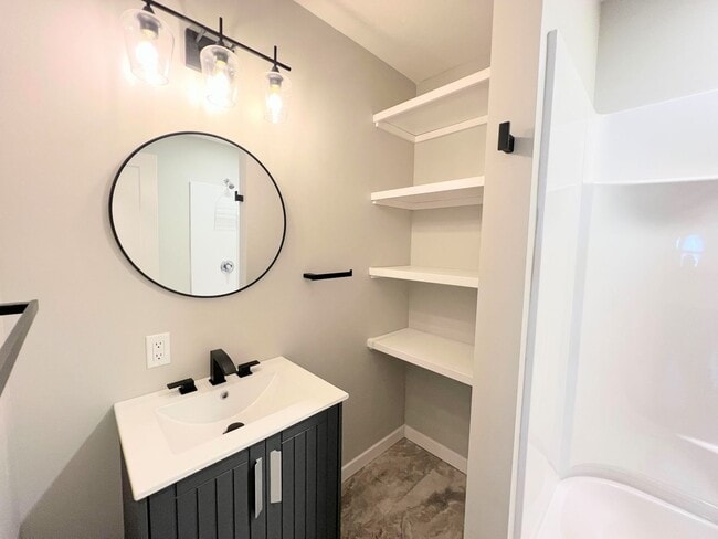 Building Photo - 2 bedroom home with two car garage