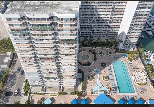 Building Photo - 7601 E Treasure Dr