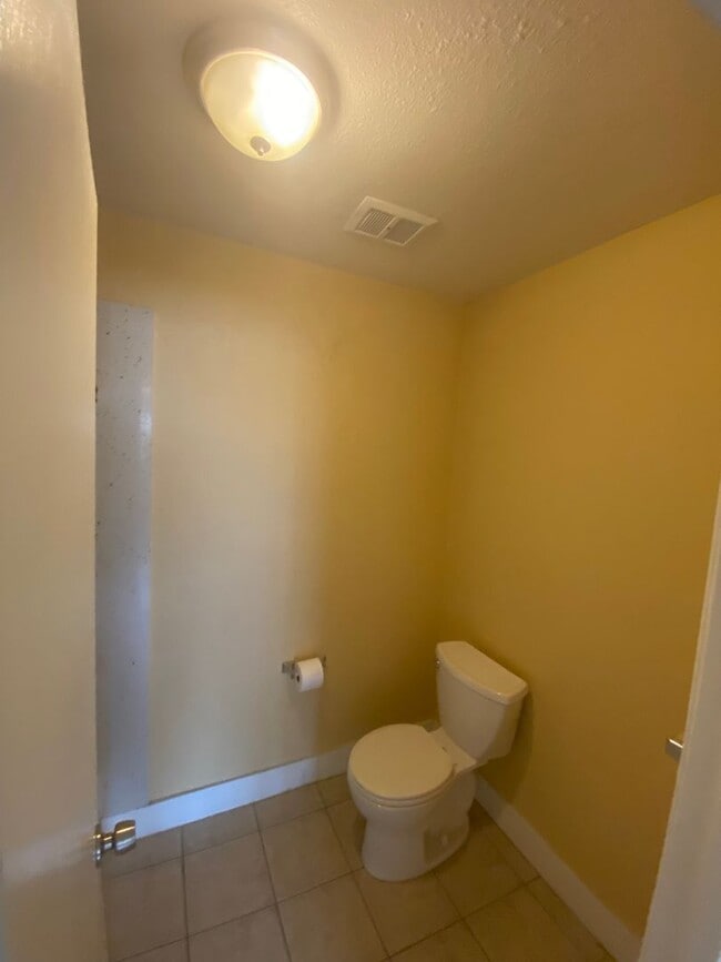 Building Photo - 2021 Sierra Rd