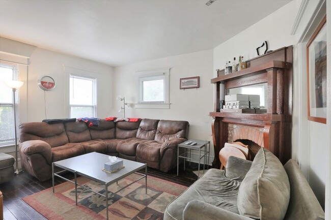 Building Photo - 5 Bedroom Quiet OSU North Campus private home