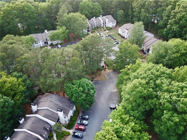 Building Photo - 1605 Huntingdon Chase