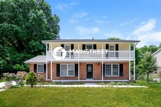 Building Photo - 4 Bedroom Pet-Friendly Home in CHARLOTTE, NC with Main Street Renewal