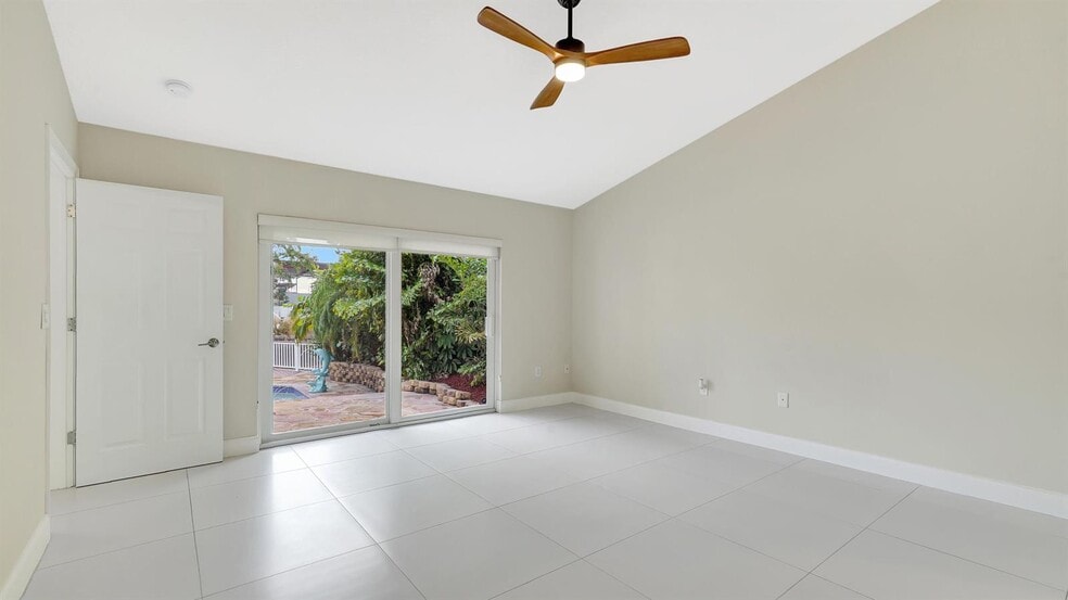 Building Photo - 1412 NE 53rd Ct