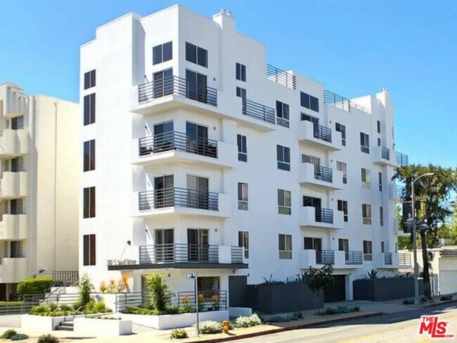 Building Photo - 301 S Swall Dr