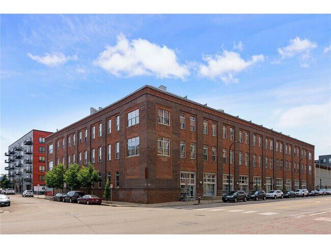 Building Photo - 801 N Washington Ave