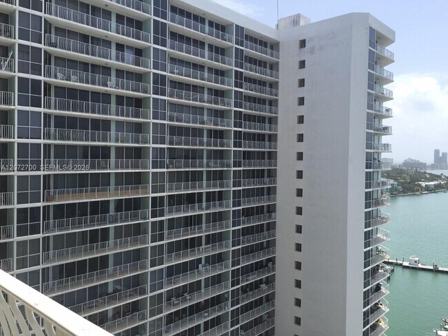Building Photo - 7601 E Treasure Dr