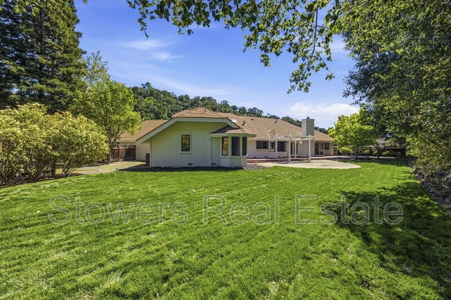 Building Photo - 618 Banister Ln